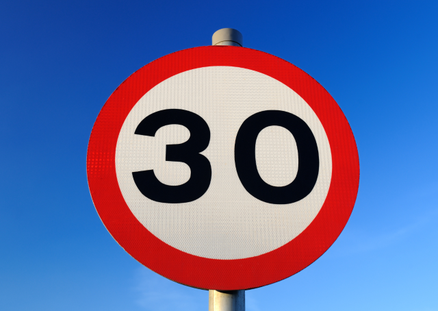 Istituzione limite massimo a 30 km/h: via F.lli Bandiera, via Brofferio, via Santarosa, via Cernaia e via Boves